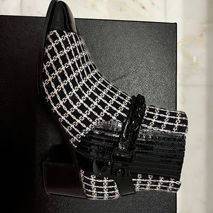 New auth Chanel ankle boots. Worn once! tweed!! Chanel chain. S/9, fits like 8.5